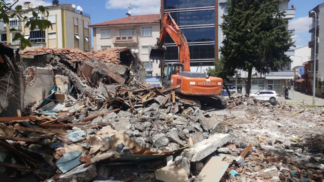 ESKİ UŞAK ARKEOLOJİ MÜZESİ YIKILDI