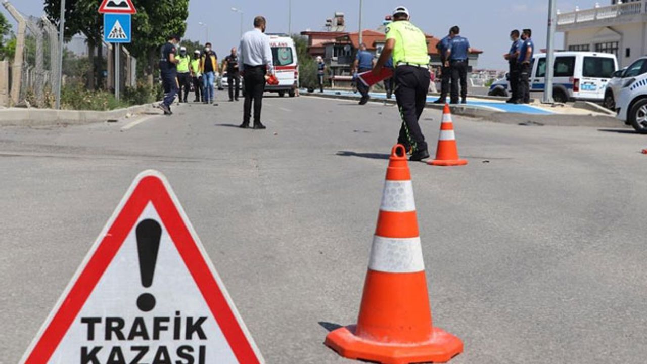 EŞME İLÇESİNDE KAMYONETLE ÇARPIŞAN MOTOSİKLETİN SÜRÜCÜSÜ ÖLDÜ