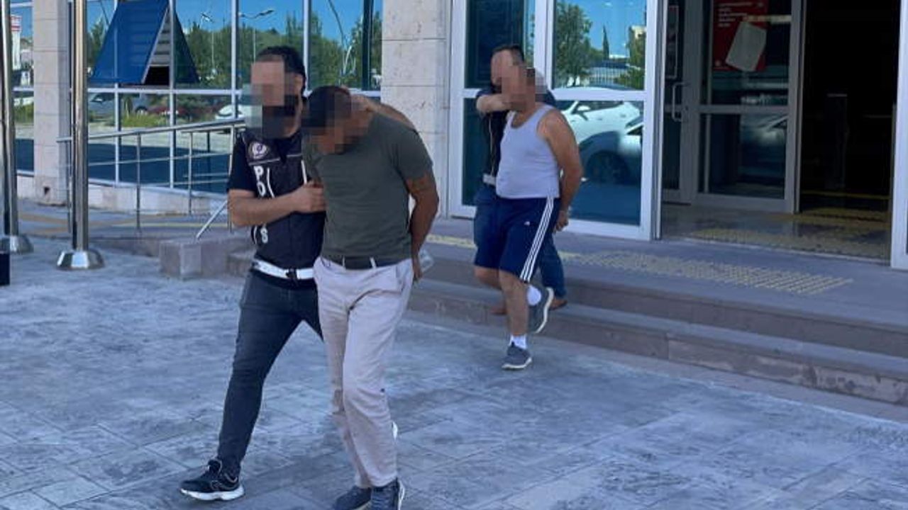 UYUŞTURUCU HAPLARLA YAKALANAN 3 ŞÜPHELİDEN 2'Sİ TUTUKLANDI