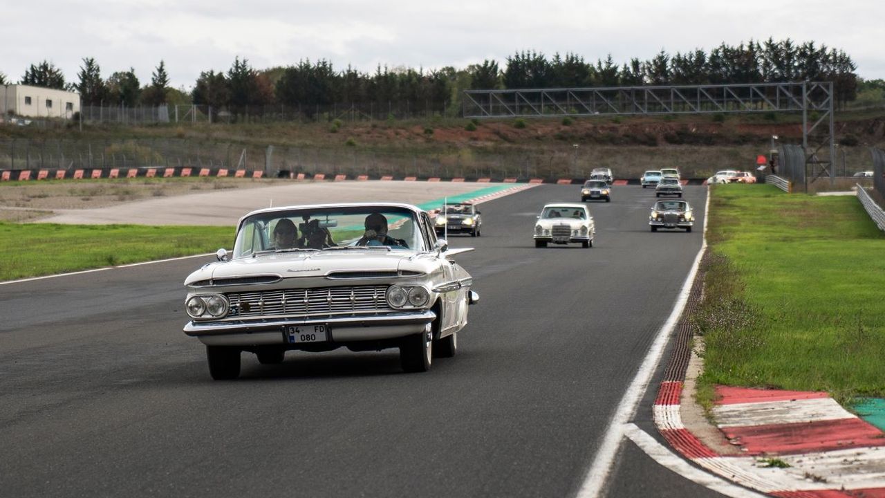 Cumhuriyet Rallisi’nde Klasik Araçlar İstanbul’u Sardı