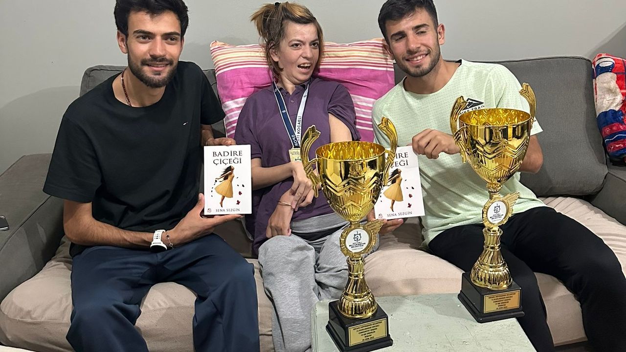 Sporcularımızdan Anlamlı Jest: Kupalarını Paylaştılar