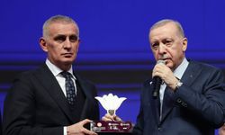 Cumhurbaşkanı Erdoğan, TFF Başkanı Hacıosmanoğlu'na Plaket Verdi