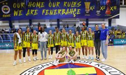 Fenerbahçe Opet, ligde normal sezonu galibiyetle zirvede tamamladı