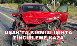 Uşak'ta Kırmızı Işıkta Zincirleme Kaza
