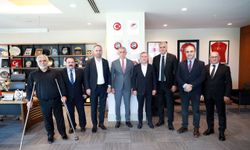 Başkan Hacıosmanoğlu, Milli Takım Forması Hediye Etti