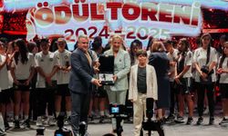 Necla Güngör Kıragası'na Kristal Emek ve Onur Ödülü