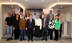 İlk Protokol Dersi Babaanneden ‘Kalkacağın Yere Oturma’