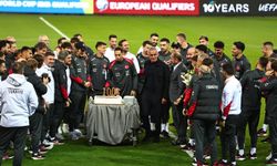 Hakan Çalhanoğlu’na 100. Maçta Sürpriz Kutlama