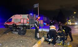 Uşak’ta Otomobil ile Motosiklet Çarpıştı: 2 Yaralı