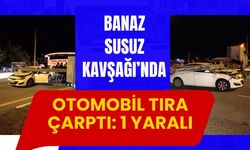 Banaz Susuz Kavşağı’nda Otomobil Tıra Çarptı: 1 Yaralı