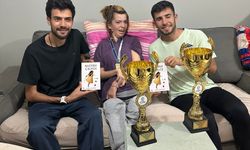 Sporcularımızdan Anlamlı Jest: Kupalarını Paylaştılar