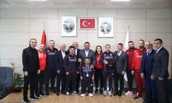 Hamza Yerlikaya, Dünya Şampiyonu Haltercileri Ağırladı
