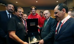 Cumhurbaşkanı Erdoğan’a Tarihi Madalya Takdimi