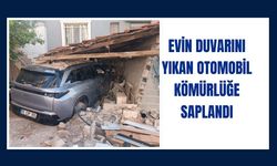 Evin Duvarını Yıkan Otomobil Kömürlüğe Saplandı