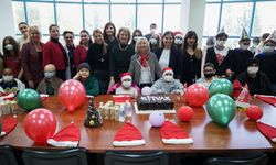 İzmir’de Kanserle Mücadele Eden Çocuklara Yeni Yıl Umudu