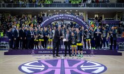 Fenerbahçe Opet, Halkbank Türkiye Kupası’nı Kazandı