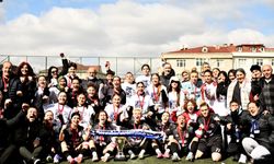 Avcılar Cihangirspor Kupasını Kaldırdı