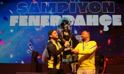 Fenerbahçe eSüper Lig Şampiyonu Kupasını Aldı