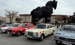 Klasik Otomobiller Çanakkale’de Rüzgar Gibi Esti