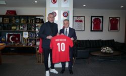 Ahmet Nur Çebi’den TFF’ye Ziyaret! Hacıosmanoğlu’ndan Özel Forma Hediyesi