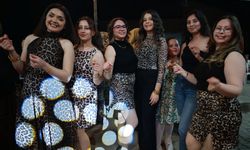Leopar Gecesinde Bayrak Mesajı: “Bayrak Bizim Şerefimiz”