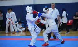 Hayrettin Hamurcu, İstanbul’daki Karate Şampiyonasında Sporcularla Buluştu