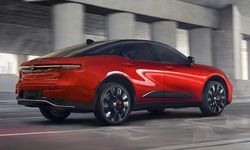 2027 Toyota Crown Tanıtıldı! Hibrit Sistemi Yenilendi, Yakıt Tüketimi Dikkat Çekti