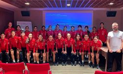 U17 Kız Milli Takımı'na Kritik Eğitim! Futbolculara Tehditlere Karşı Hakları Anlatıldı