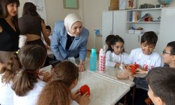Görme Engelli Öğrenciler İngilizceyi Dokunarak ve Hareket Ederek Öğreniyor