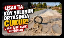 Uşak'ta Köy Yolunun Ortasında Çukur! Uyarı İçin Lastik Koydular