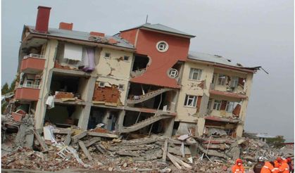 UŞAKLI BİRÇOK VATANDAŞINDA YAŞAMINI YİTİRDİĞİ İZMİR DEPREMİNDE SARSICI RAPOR