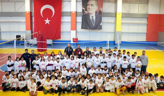 Fabrika Voleybol Yeni Okulunu Açtı