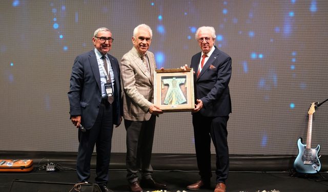 DÜNYA DEMİR ÇELİK SEKTÖRÜ İZMİR’DE BİR ARAYA GELDİ