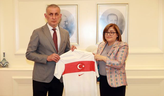 Gaziantep, TFF Başkanı Hacıosmanoğlu'na Fahri Hemşehrilik Payesi Verdi