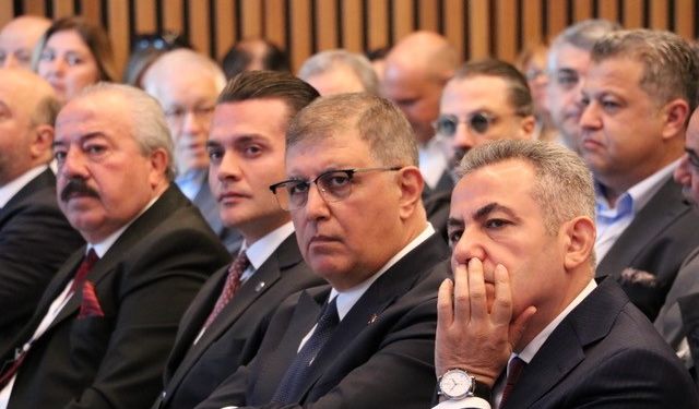 İzmir Yapay Zeka Zirvesi, teknolojide öncü olma hedefiyle toplandı