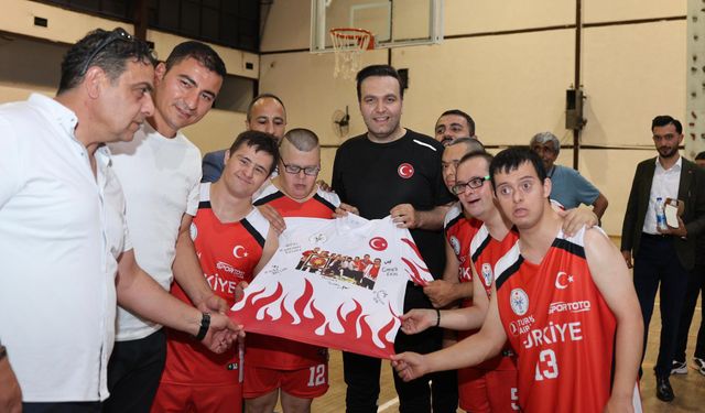 Down Basketbol Milli Takımı ile AK Parti Gençlik Kolları Arasında Dostluk Maçı
