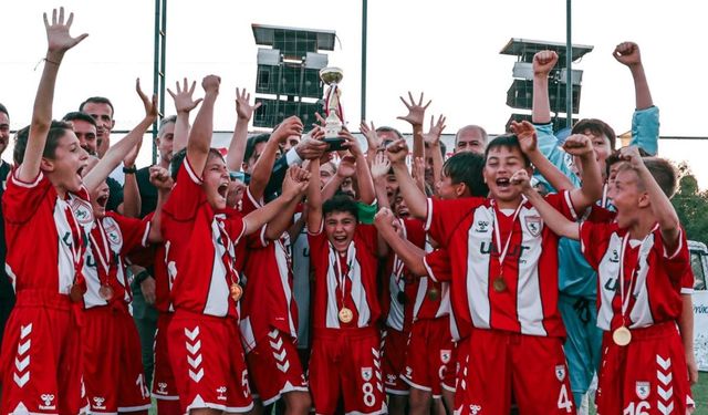 Samsun'da Düzenlenen 10 Yaş Altı Futbol Turnuvası Sona Erdi