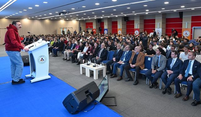 Hisarcıklıoğlu’ndan Öğrencilere Girişimcilik Dersi