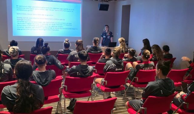 Kadın Milliler Dopingle Mücadele Eğitimi Aldı