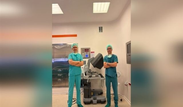 Tek Böbrek Üstü Beziyle Yapılan Ameliyat Dünyada İlk