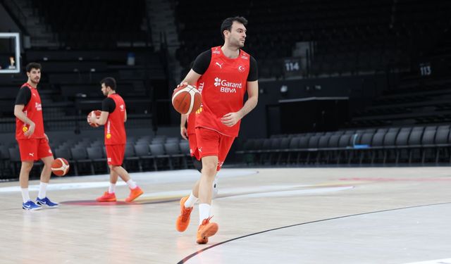 Milli Takım, Elemeler Öncesi Parkeye İndi