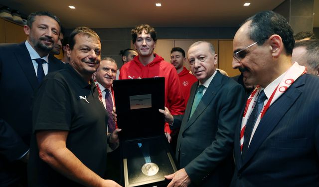 Cumhurbaşkanı Erdoğan’a Tarihi Madalya Takdimi