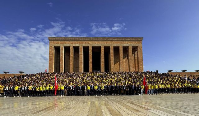 3.500 ÜNİFEB’li Anıtkabir’de Atatürk’ü Andı