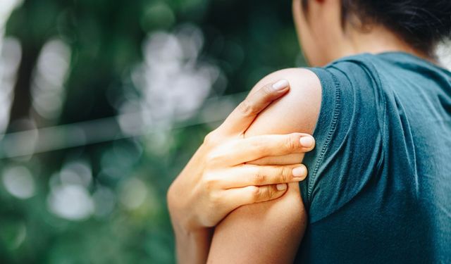 Uzman Dr. Büdeyri’den Omuz Ağrılarına Önemli Uyarı