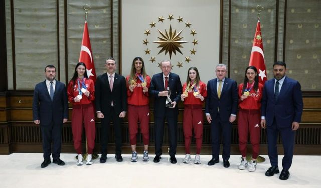 Cumhurbaşkanı Erdoğan, Şampiyon Sporcuları Kabul Etti