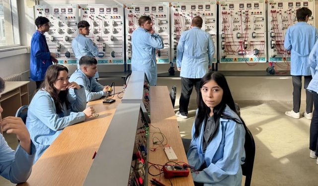 Meslek Liseliler Kodlama Robotu Üretti