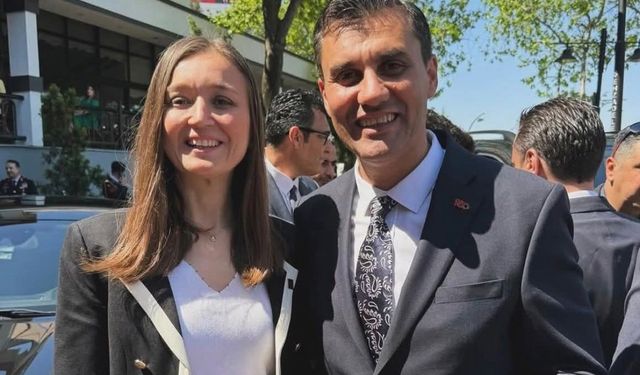 DEMİRCİ’DE FERDİ ZEYREK VE GÜLŞAH DURBAY İÇİN GEVREK DAĞITTI