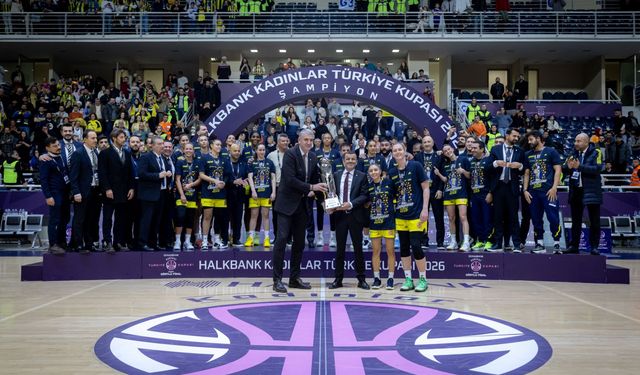 Fenerbahçe Opet, Halkbank Türkiye Kupası’nı Kazandı