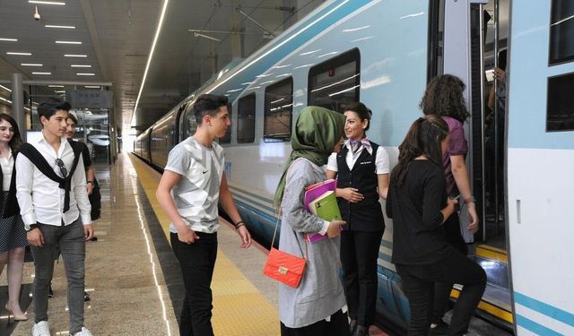 Ara Tatilde YHT ve Tren Seferlerinde 24 Bin Kişilik Artış