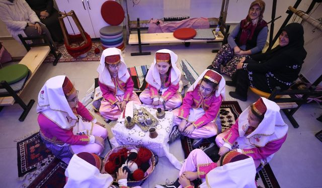 Minik Eller Tezgahta Halının Geleceğine Dokunuyor